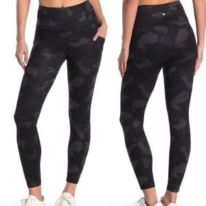 NWT- Yogalicious Lux Leggings- Size Medium